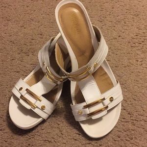 White wedge heel with gold trim